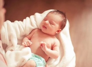 Giải mã giấc mơ - Mơ thấy bế em bé đánh con gì