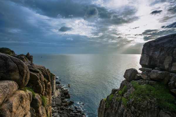 Bắt trọn cảnh đẹp thiên nhiên với ngọn hải đăng Mũi Điện Phú Yên