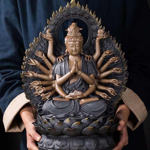 Ý nghĩa của việc đeo mặt Phật Quán Âm Thiên Thủ đối với người tuổi Tý