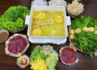 Thưởng thức lẩu bò nhúng dấm