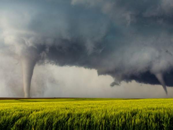 Mơ thấy lốc xoáy xuất hiện ngay trong nhà