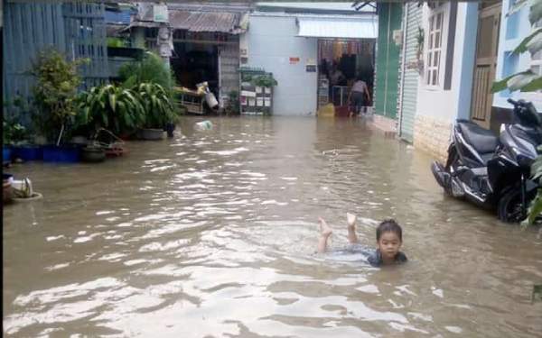 Nằm mơ thấy nước tràn vào nhà là điềm gì, nên mừng hay lo?