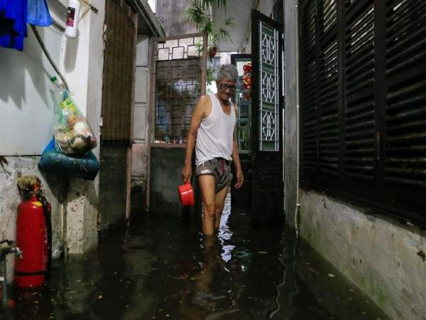 Nằm mơ thấy nước tràn vào nhà rồi rút đi