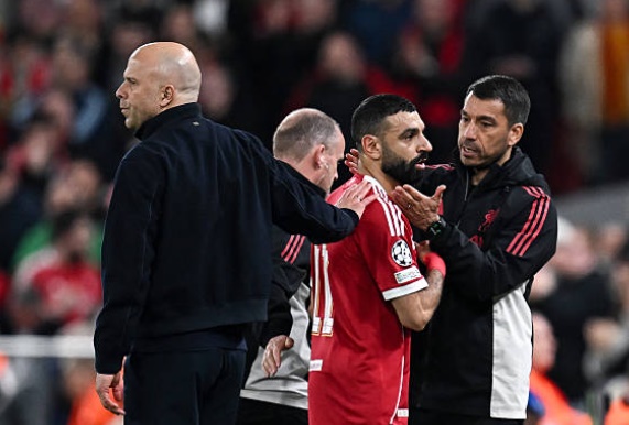 Arne Slot bùng nổ cảm xúc tại Anfield